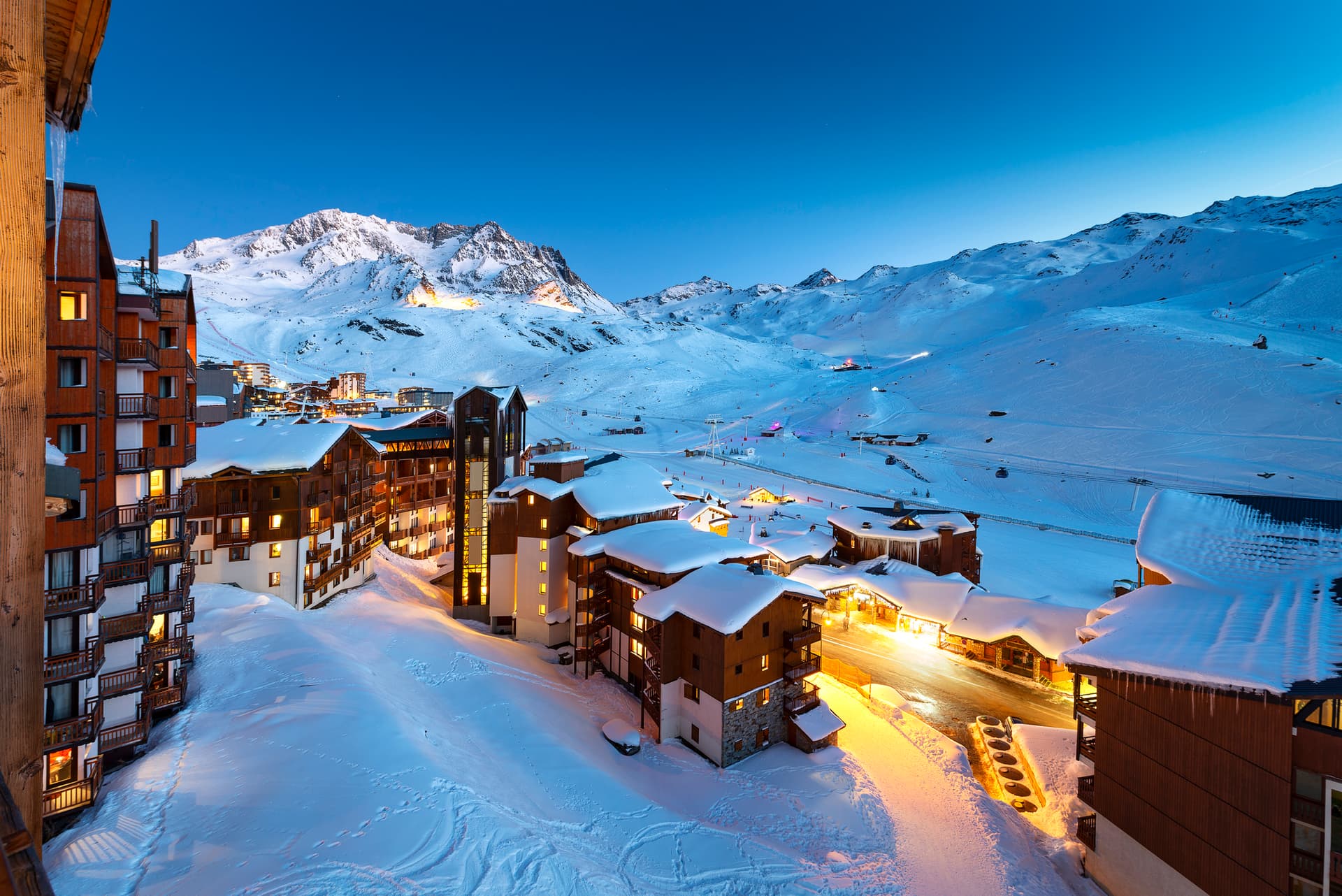 Val Thorens ski resort at night