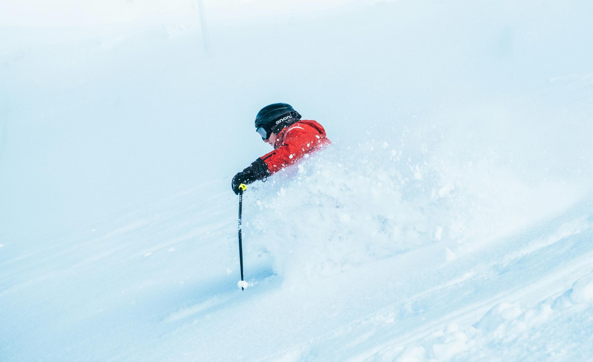 skier-in-off-piste-powder