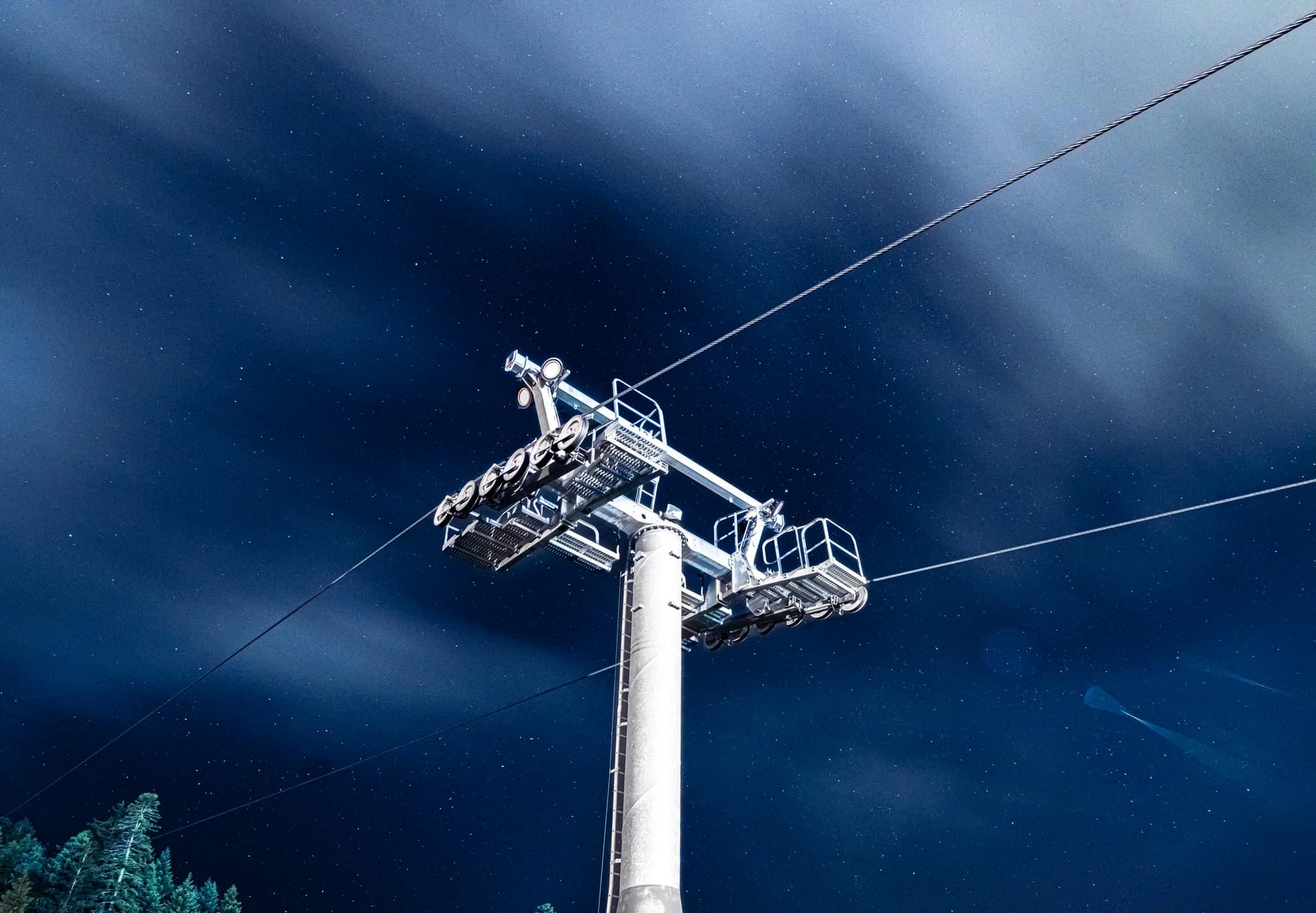 Borovets-chairlift-at-night-skiing