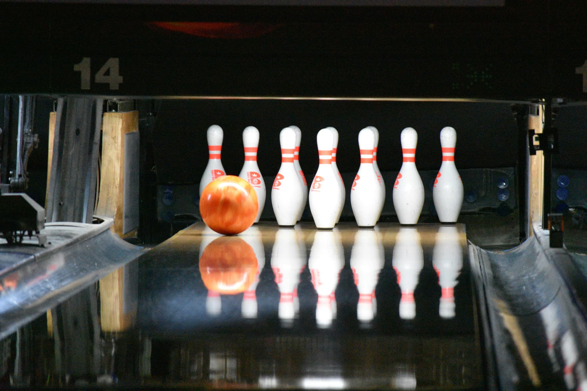 dark-lit-bowling-alley-apres