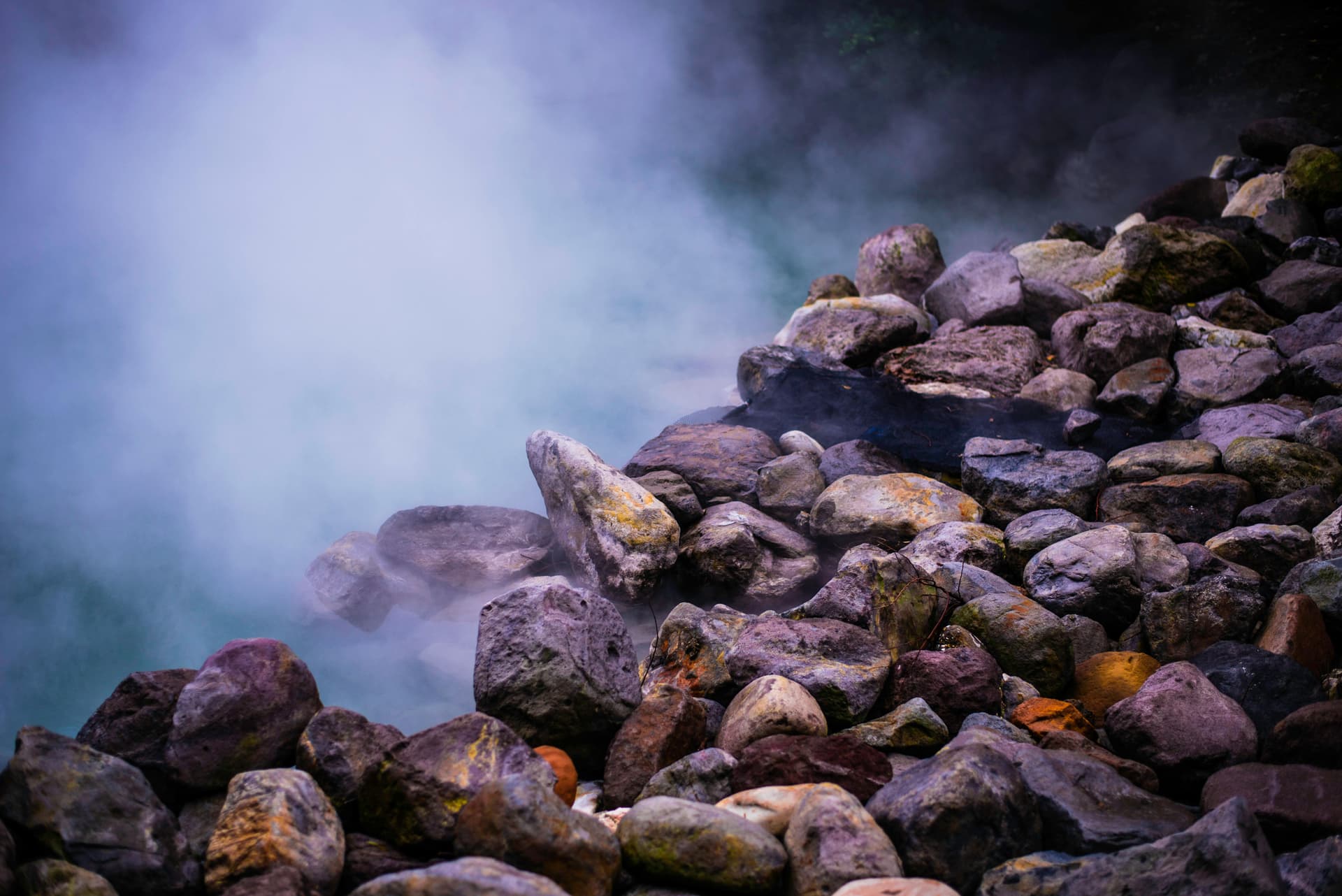 Steaming-water-off-rocks-thermal-spa