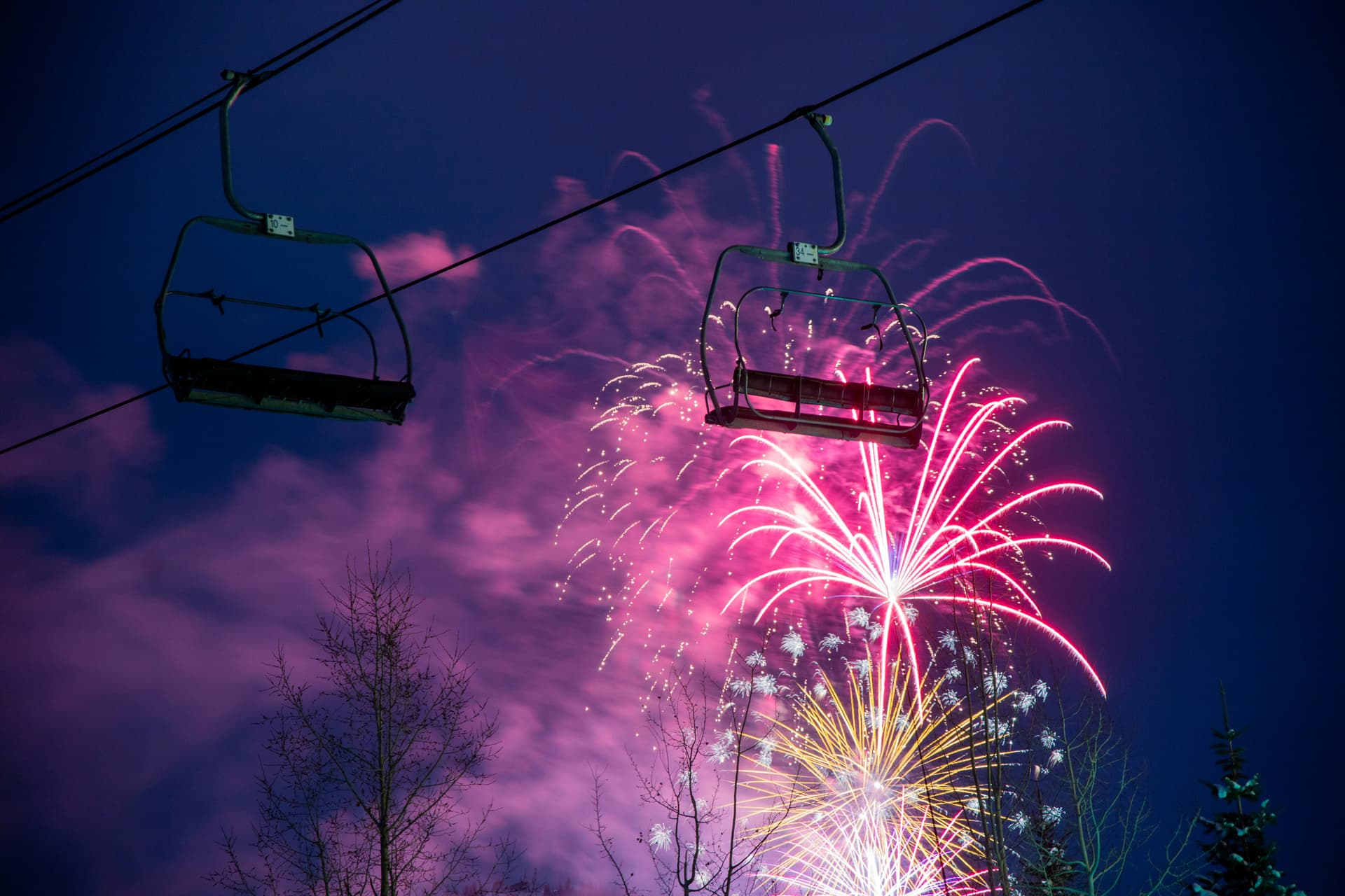 fireworks-at-night-skiing