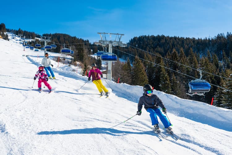 Family skiing down the slopes of Seefeld